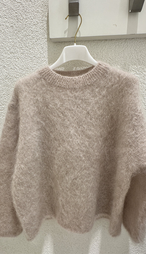 SELENA BEIGE