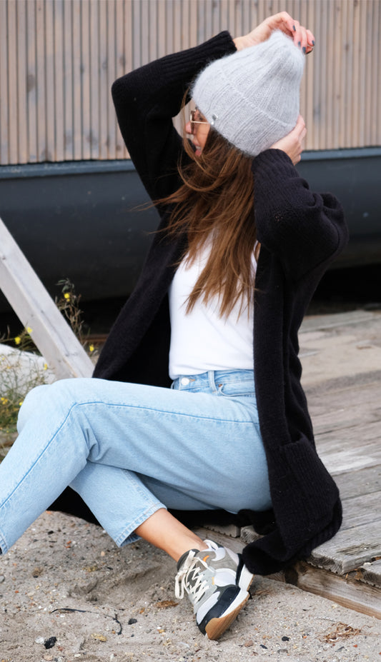 PILAR BLACK